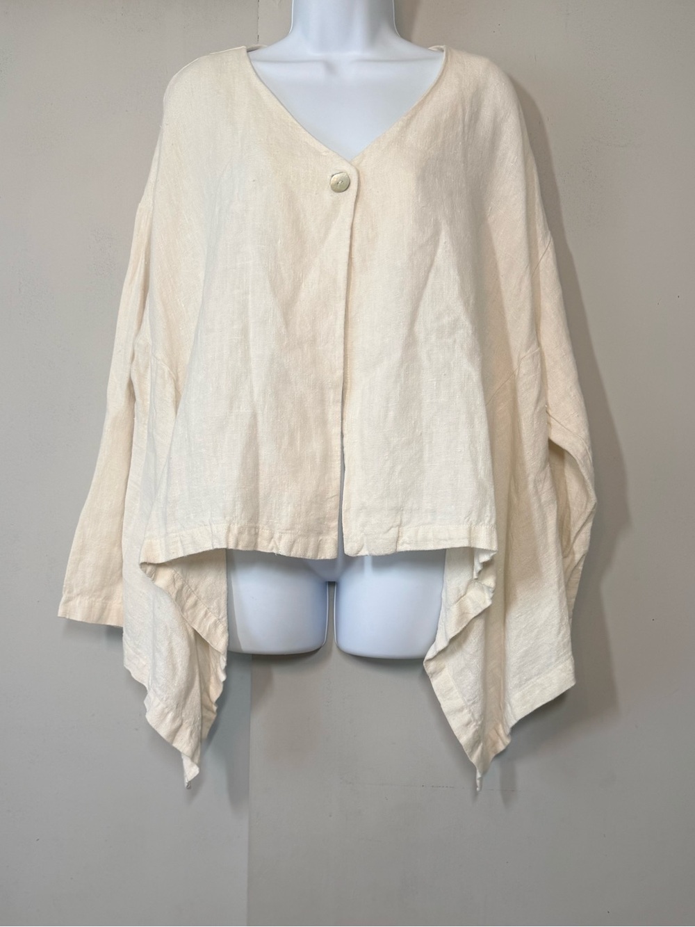 Bryn Walker Cream V-Neck Linen Lightweight Button-Front tunic top